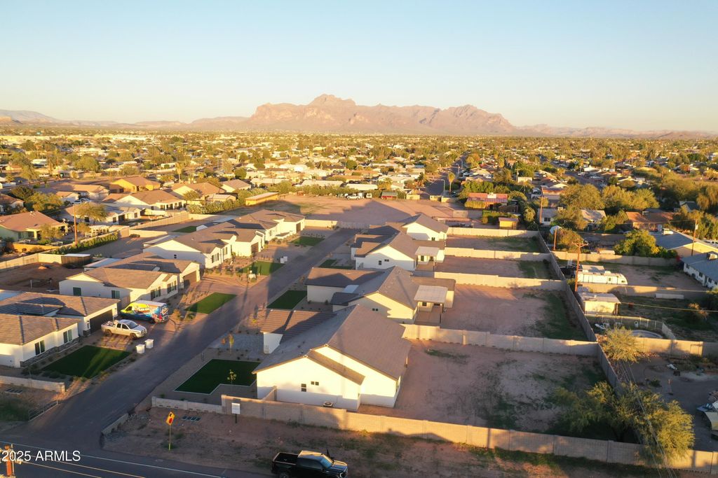 Image 5 of property listing at 11203 E Crescent Avenue, Mesa, AZ 85208