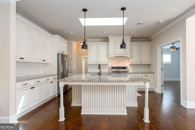 100 Batten Board Way, Woodstock, GA 30189