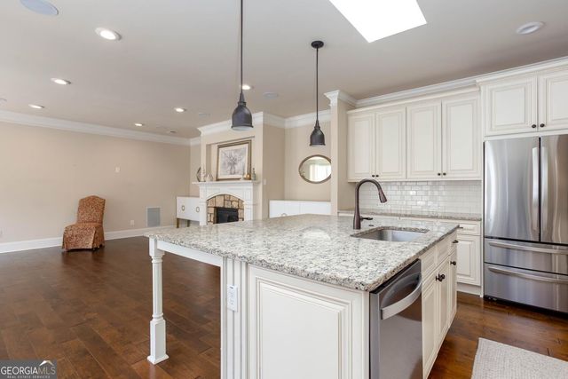 100 Batten Board Way, Woodstock, GA 30189