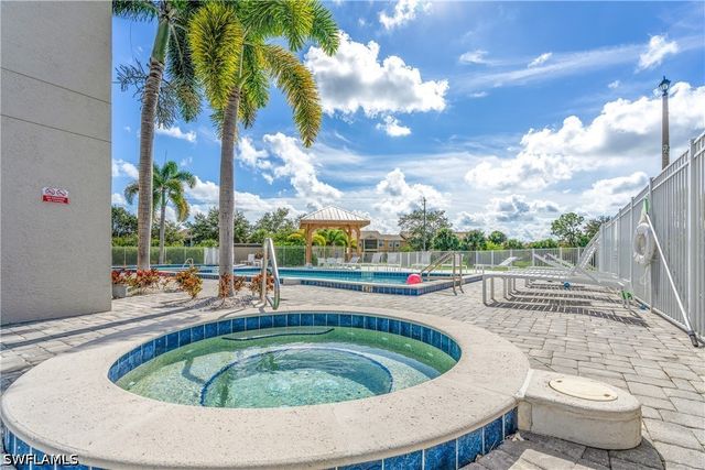 185 Santa Clara DR 13, Naples, FL 34104