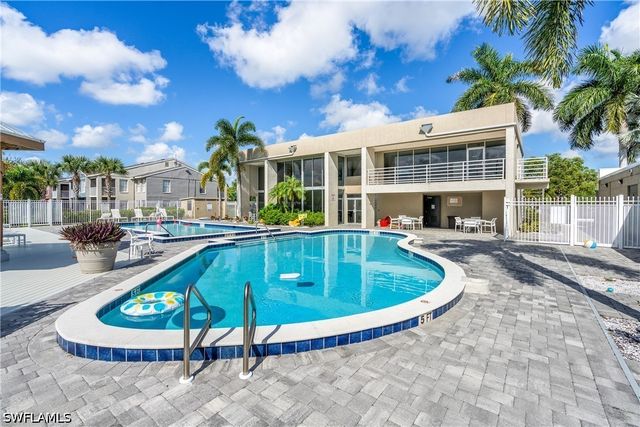 185 Santa Clara DR 13, Naples, FL 34104