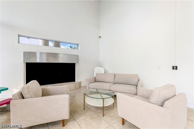 185 Santa Clara DR 13, Naples, FL 34104