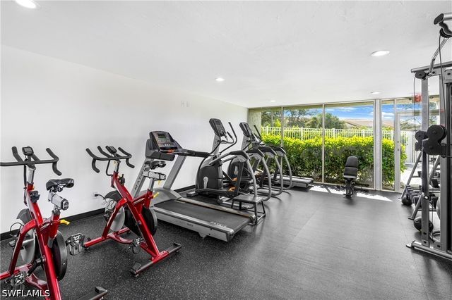 185 Santa Clara DR 13, Naples, FL 34104