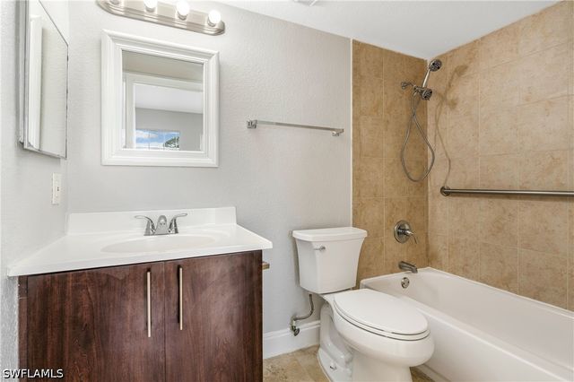 185 Santa Clara DR 13, Naples, FL 34104
