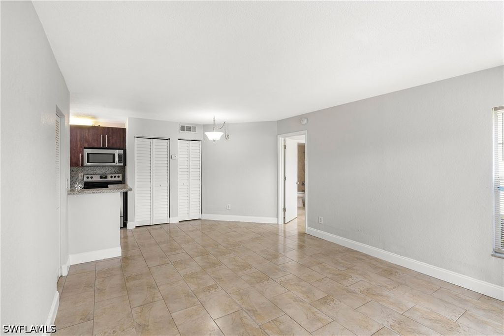 185 Santa Clara DR 13, Naples, FL 34104