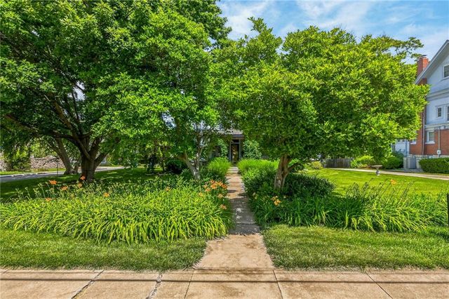 406 E Arthur Street, Liberty, MO 64068