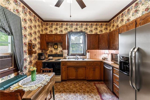 406 E Arthur Street, Liberty, MO 64068