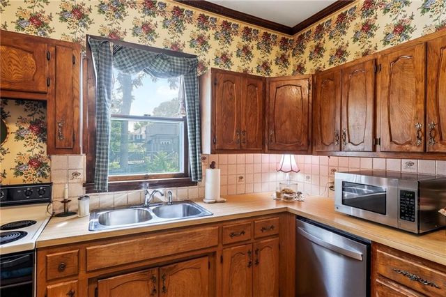 406 E Arthur Street, Liberty, MO 64068