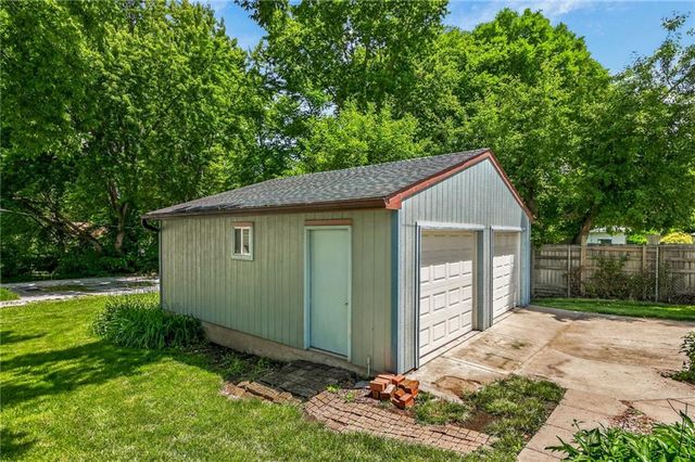 406 E Arthur Street, Liberty, MO 64068