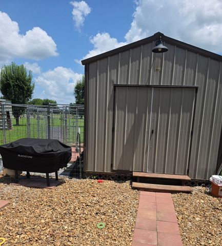 6339 Dickens Hill Rd, Bradyville, TN 37026