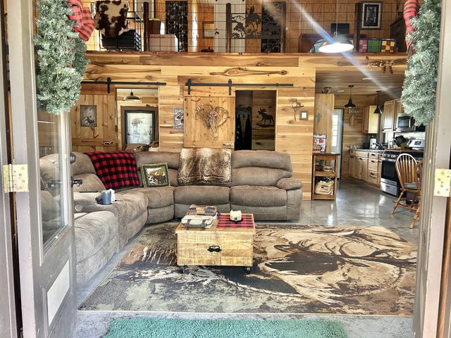 6339 Dickens Hill Rd, Bradyville, TN 37026