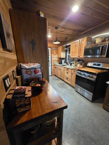 6339 Dickens Hill Rd, Bradyville, TN 37026