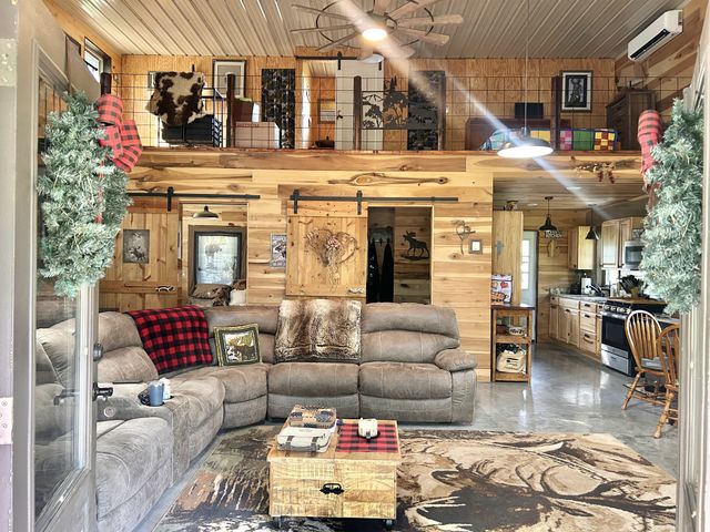6339 Dickens Hill Rd, Bradyville, TN 37026