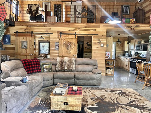 6339 Dickens Hill Rd, Bradyville, TN 37026