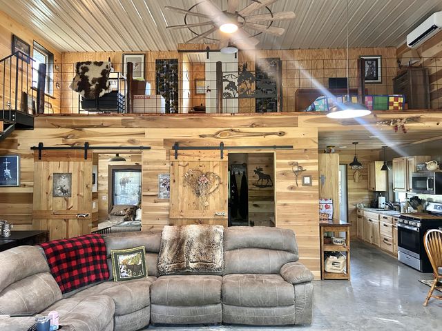 6339 Dickens Hill Rd, Bradyville, TN 37026