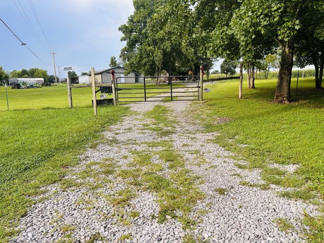 6339 Dickens Hill Rd, Bradyville, TN 37026