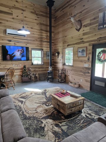 6339 Dickens Hill Rd, Bradyville, TN 37026