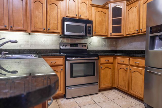 3085 WALKER SPRINGS DR, Lakeland, TN 38002