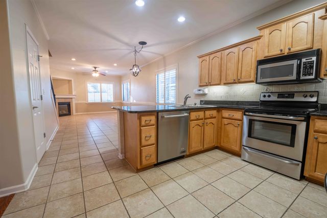 3085 WALKER SPRINGS DR, Lakeland, TN 38002