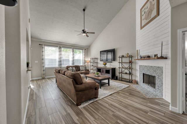 34 W Prairie Dawn Circle, The Woodlands, TX 77385