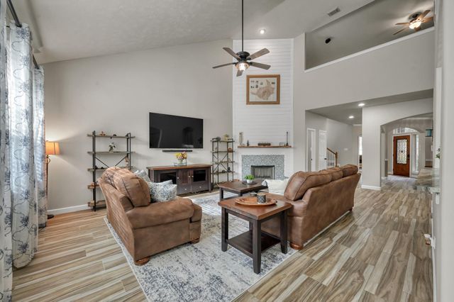 34 W Prairie Dawn Circle, The Woodlands, TX 77385