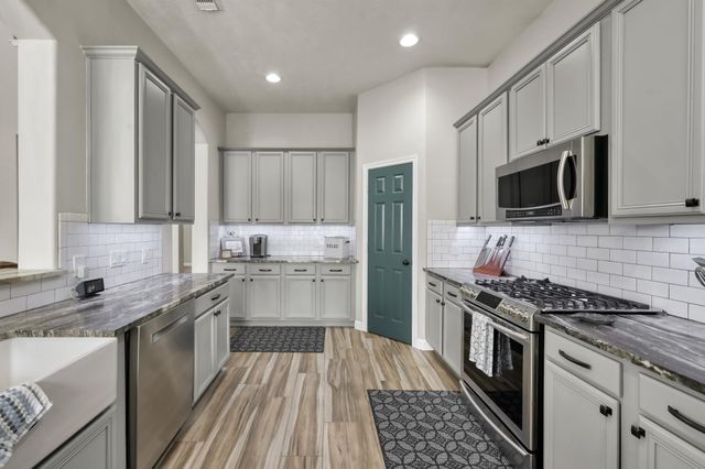 34 W Prairie Dawn Circle, The Woodlands, TX 77385