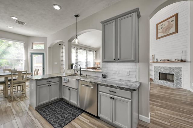 34 W Prairie Dawn Circle, The Woodlands, TX 77385