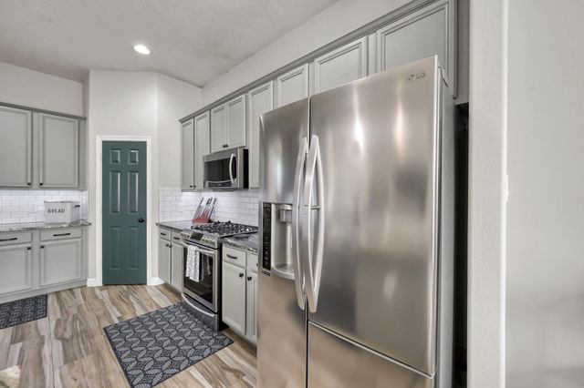 34 W Prairie Dawn Circle, The Woodlands, TX 77385