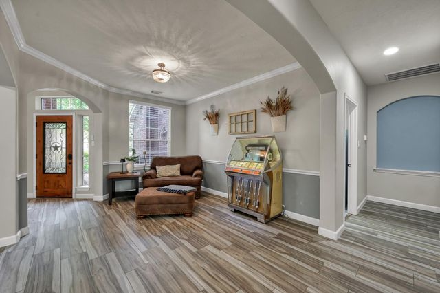 34 W Prairie Dawn Circle, The Woodlands, TX 77385