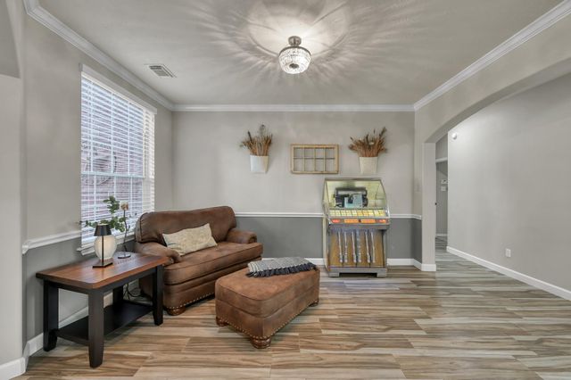 34 W Prairie Dawn Circle, The Woodlands, TX 77385