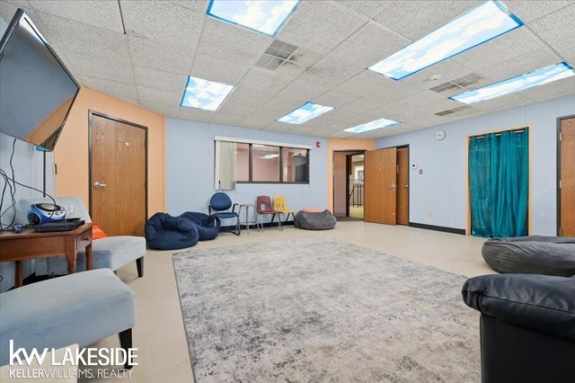 17006 Mack Avenue, Grosse Pointe, MI 48230