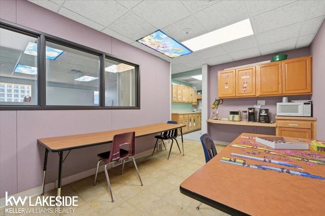 17006 Mack Avenue, Grosse Pointe, MI 48230