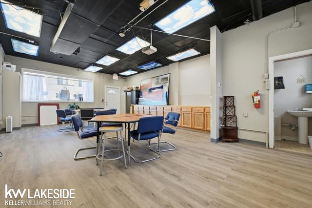 17006 Mack Avenue, Grosse Pointe, MI 48230