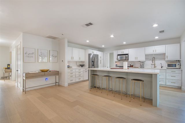 7327 Spring Valley Road, Dallas, TX 75254