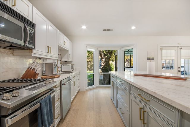 7327 Spring Valley Road, Dallas, TX 75254