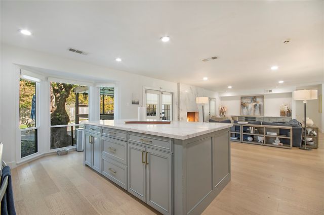 7327 Spring Valley Road, Dallas, TX 75254