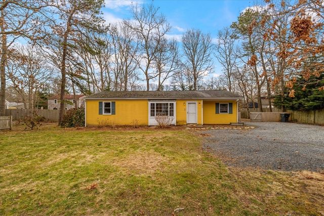145 Quinaquisset Ave, Mashpee, MA 02649