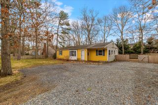 145 Quinaquisset Ave, Mashpee, MA 02649