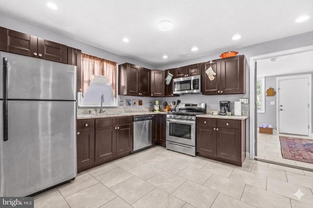 1210 NOVA AVE, Capitol Heights, MD 20743