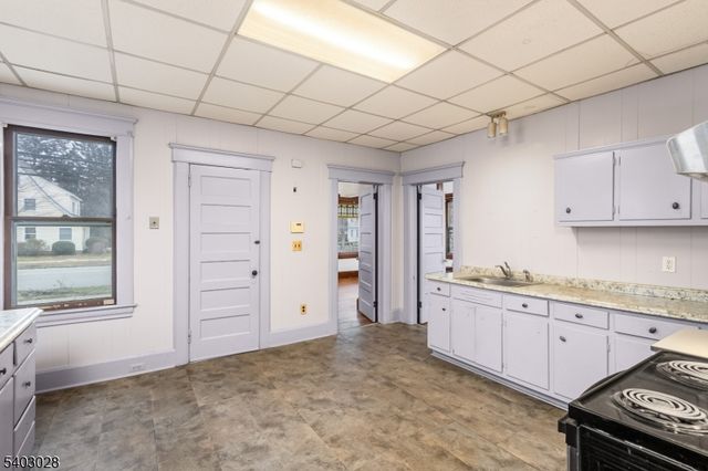 77 Baker Ave, Dover Town, NJ 07801