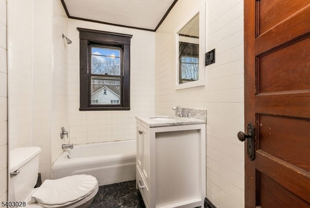 77 Baker Ave, Dover Town, NJ 07801