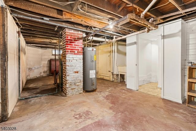 77 Baker Ave, Dover Town, NJ 07801