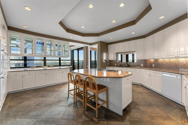 5225 Collins Ave PH8, Miami Beach, FL 33140