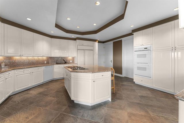 5225 Collins Ave PH8, Miami Beach, FL 33140