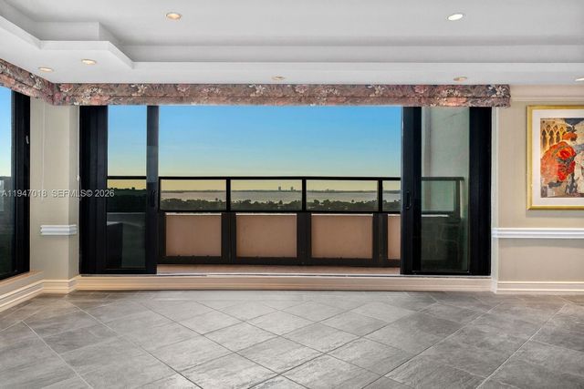 5225 Collins Ave PH8, Miami Beach, FL 33140