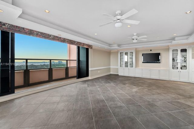 5225 Collins Ave PH8, Miami Beach, FL 33140