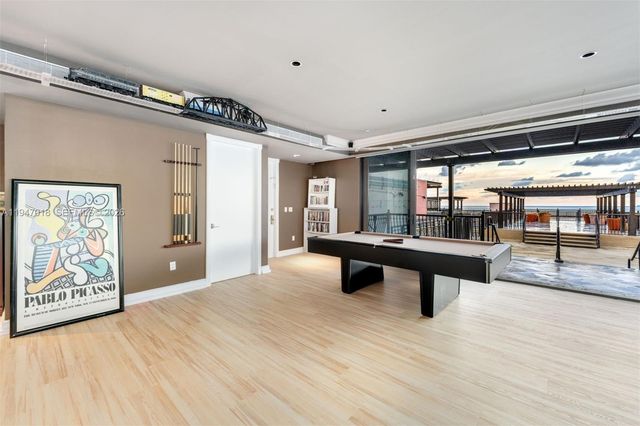 5225 Collins Ave PH8, Miami Beach, FL 33140