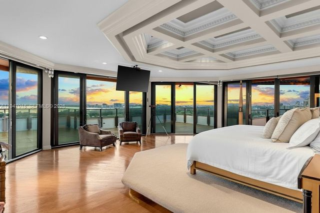 5225 Collins Ave PH8, Miami Beach, FL 33140