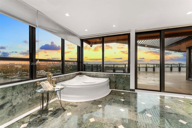 5225 Collins Ave PH8, Miami Beach, FL 33140