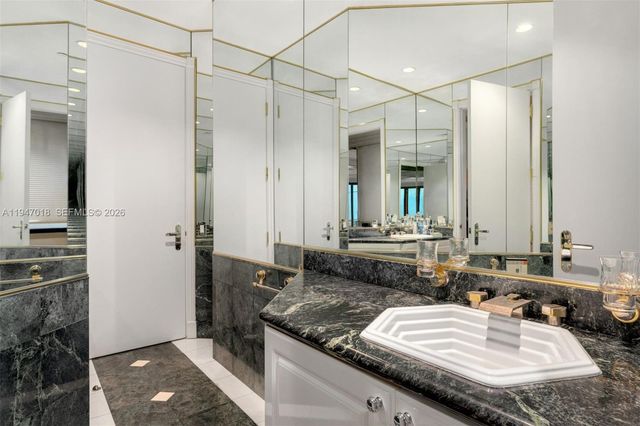 5225 Collins Ave PH8, Miami Beach, FL 33140